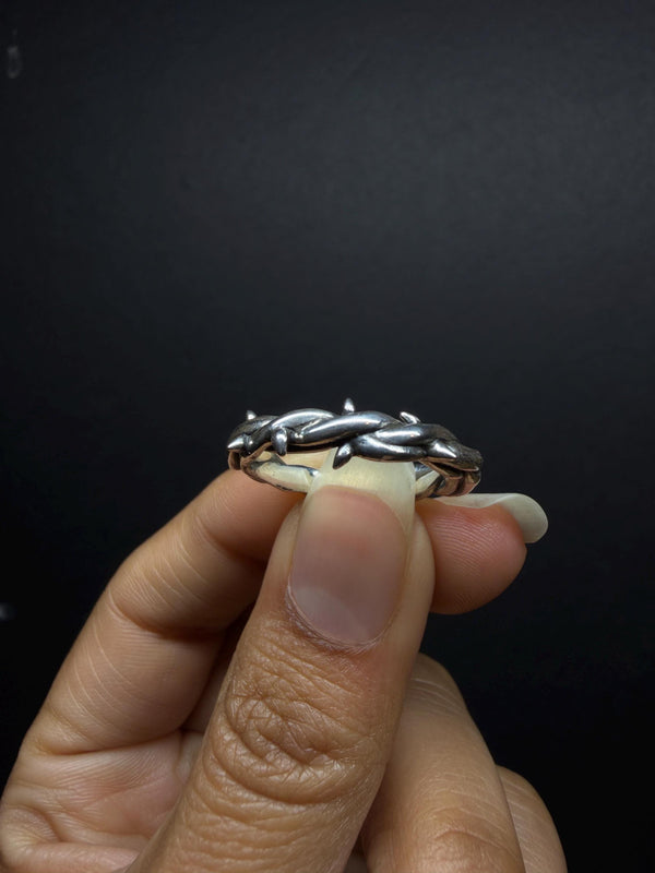 Twisted Thorn Ring