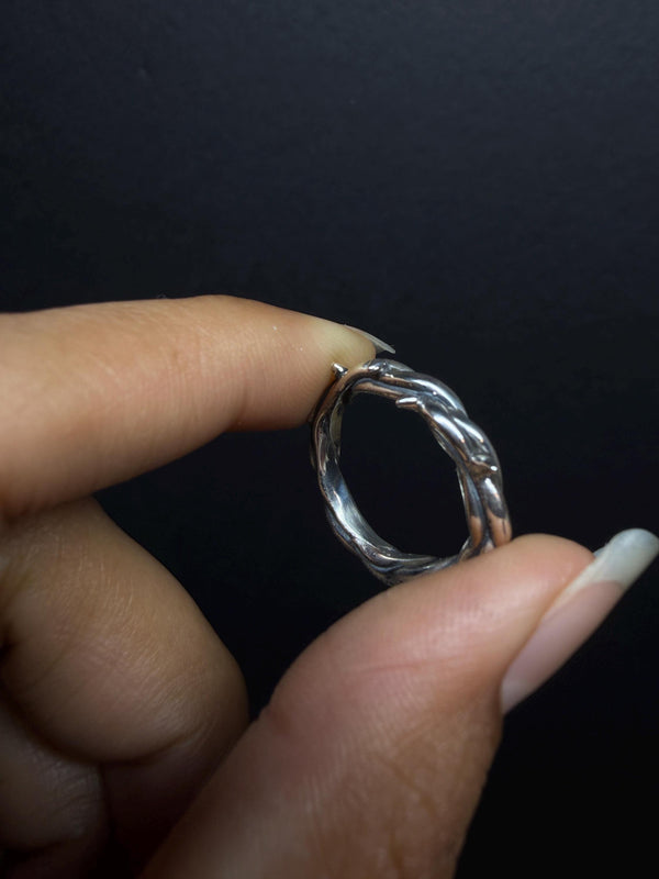 Twisted Thorn Ring